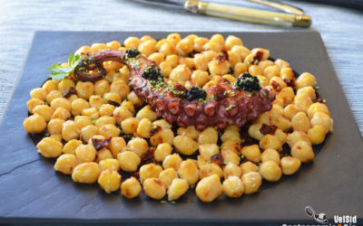 Garbanzos salteados con tomates secos y pulpo