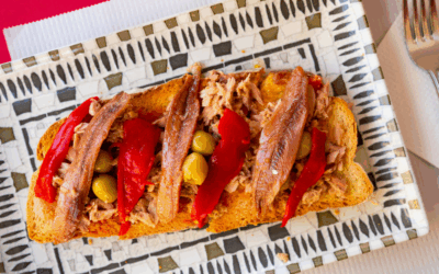 Tosta de Pimientos Cherry Rellenos de Queso y Anchoas