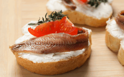 Tosta de pimiento asado, queso crema y anchoas